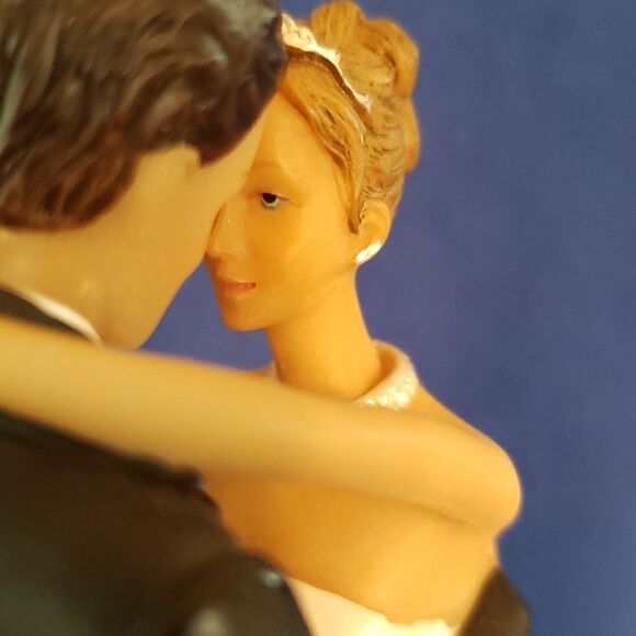 Beautiful Ceramic Bride and Groom Couple Figurine - Picture 8 of 16